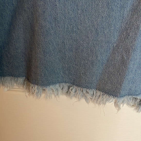 Super cute lightweight denim dress with pockets!  Medium - Picture 2 of 6